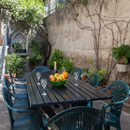 帕翠西加度假屋 度假居 *