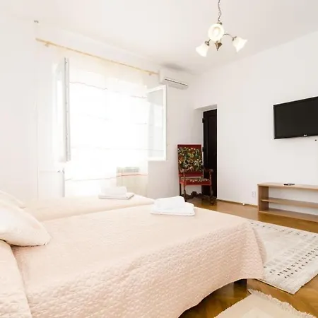 帕翠西加度假屋 *